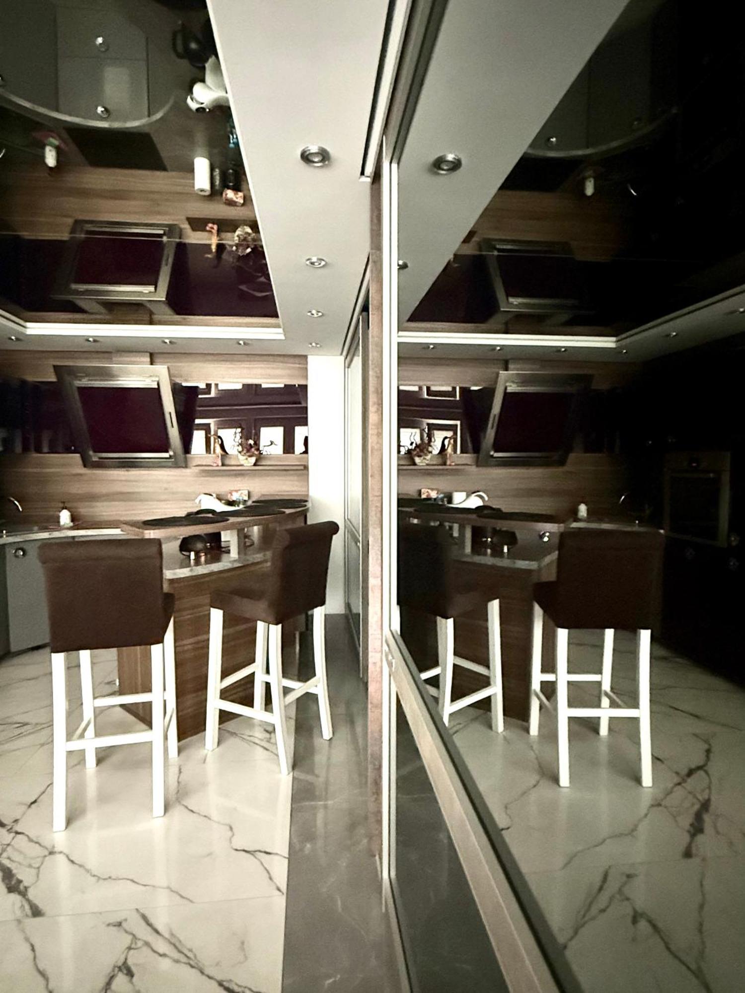 Deluxury Mirror Apartament Centrum Warsaw Exterior photo